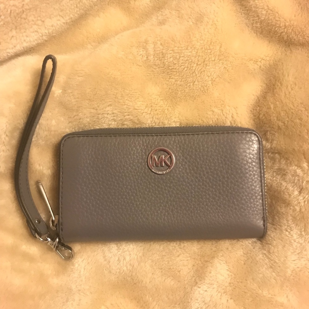 Michael Kors MK Wristlet Wallet Gray